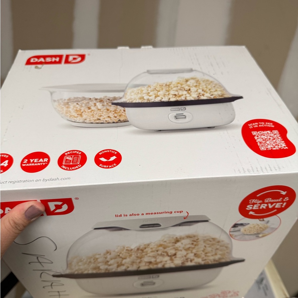 Dash Popcorn Maker with Measuring Lid